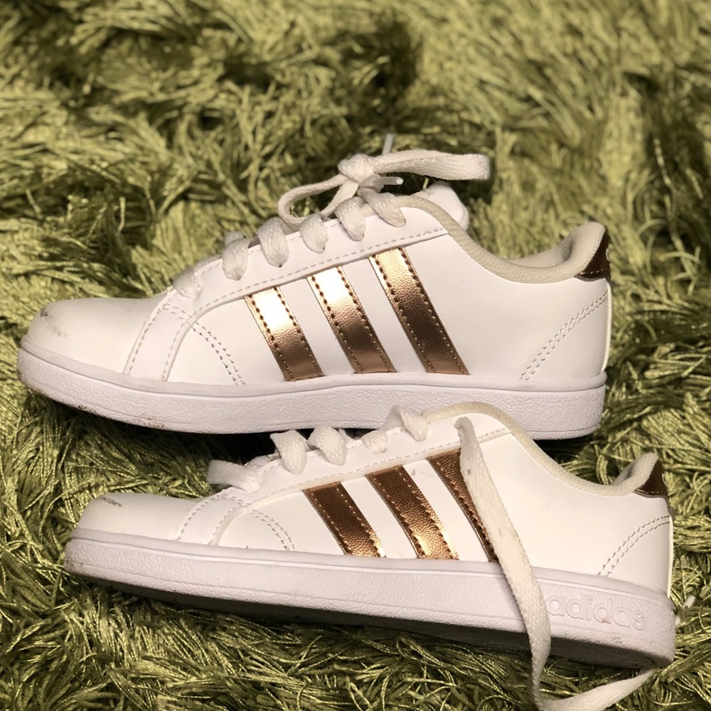 Fresh Adidas Stripes 👟